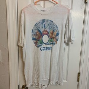 queen graphic tee